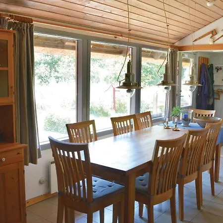 Dom wakacyjny 4 Bedroom Awesome In Romo *